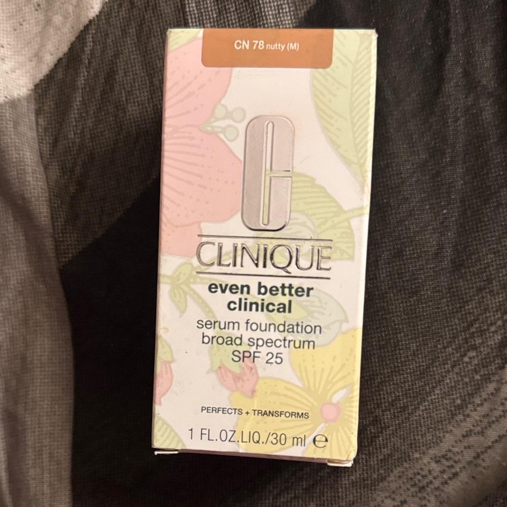 Clinique Even Better Clinical Serum Foundation SPF 25 - Nutty